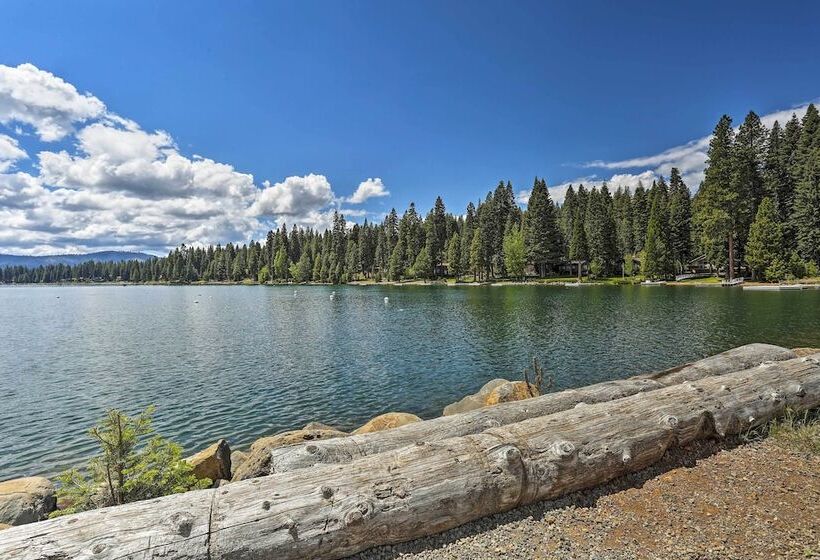 Lake Almanor Country Club Home W/ Views & Kayaks!