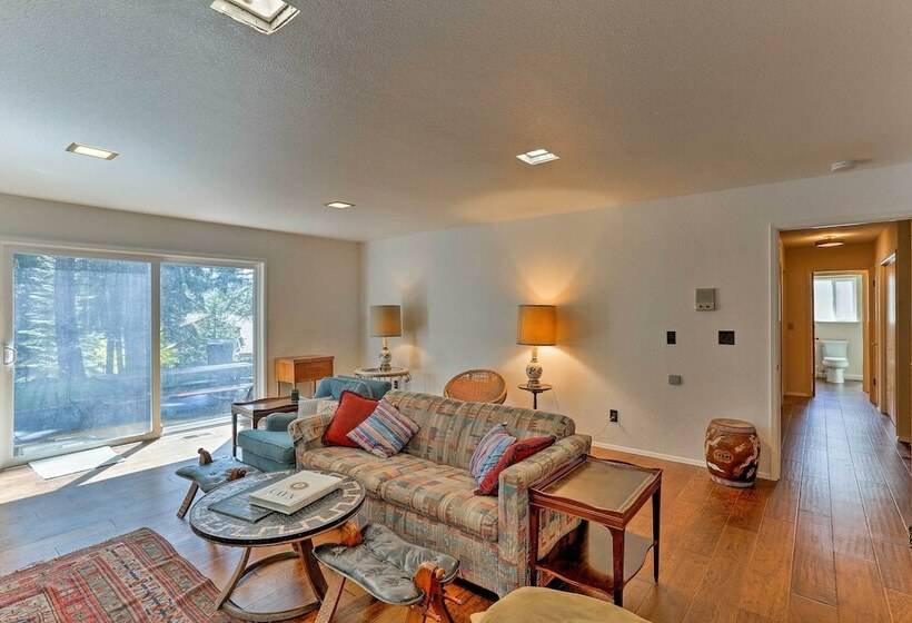 Lake Almanor Country Club Home W/ Views & Kayaks!