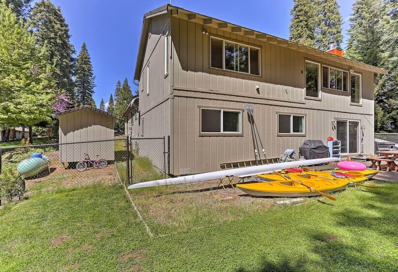 Lake Almanor Country Club Home W/ Views & Kayaks!