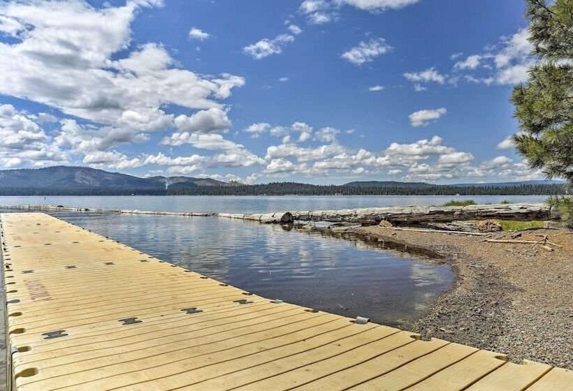 Lake Almanor Country Club Home W/ Views & Kayaks!