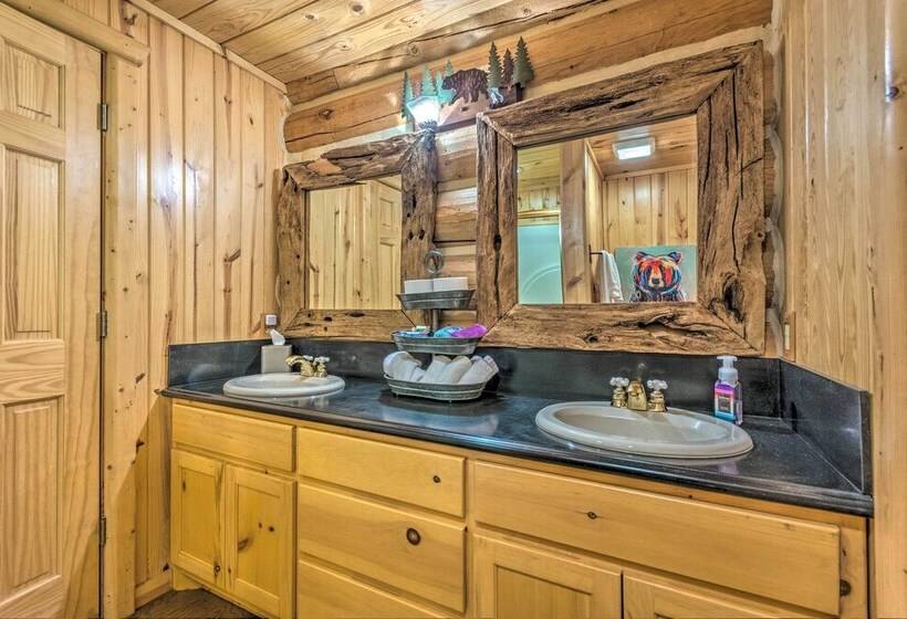 Private Dock & Slip: Lake Hamilton Hideaway!