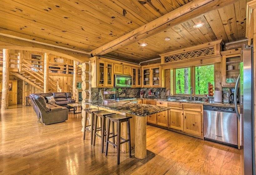 Private Dock & Slip: Lake Hamilton Hideaway!