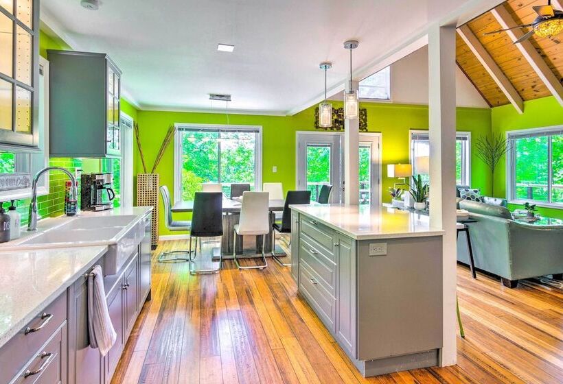 Game Room & Mountain Views: Lake Lure Retreat!