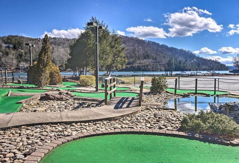 Game Room & Mountain Views: Lake Lure Retreat!