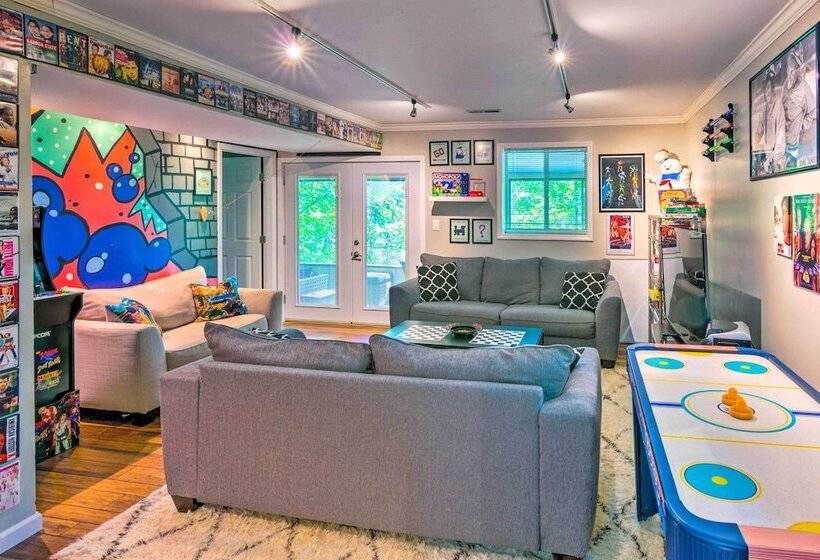 Game Room & Mountain Views: Lake Lure Retreat!