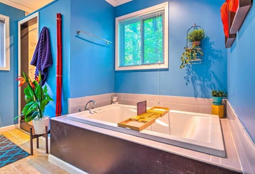 Game Room & Mountain Views: Lake Lure Retreat!