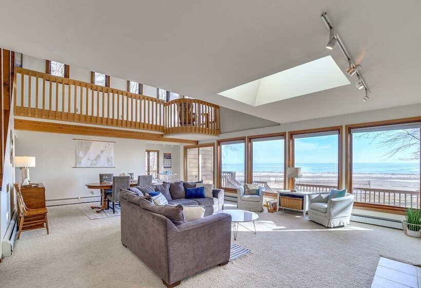 Nfl Draft Home Near Lambeau: Private Beach & Deck!