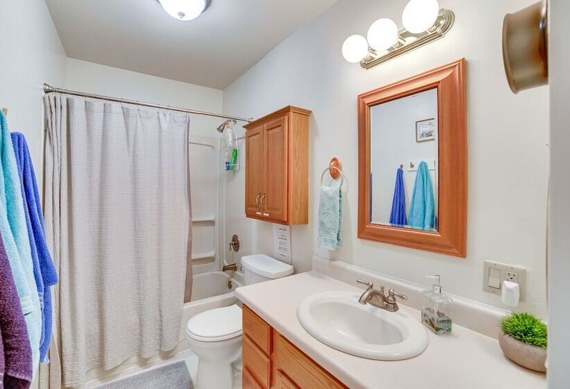 Nfl Draft Home Near Lambeau: Private Beach & Deck!