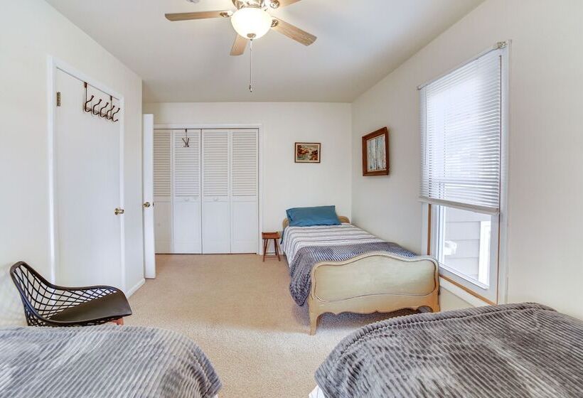 Nfl Draft Home Near Lambeau: Private Beach & Deck!