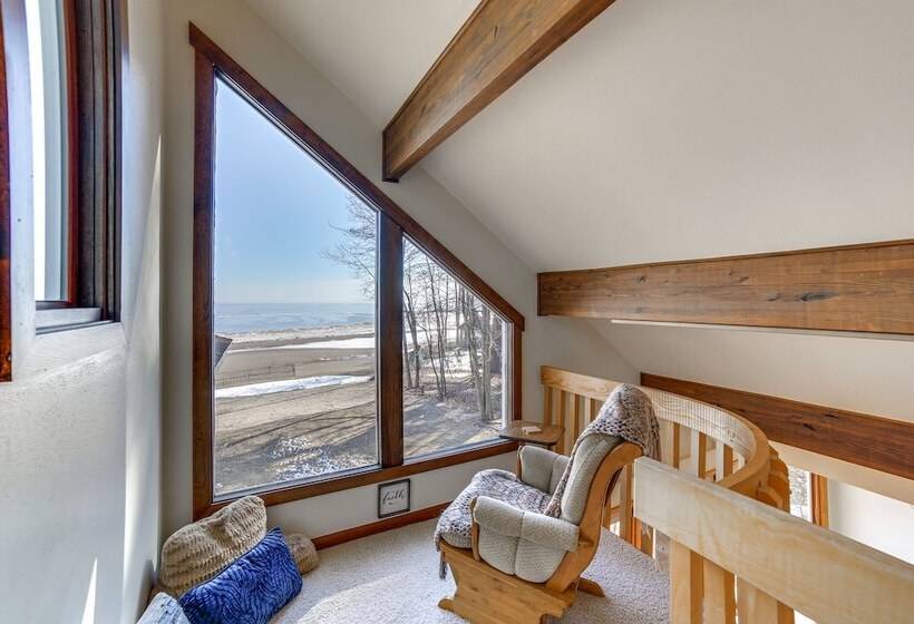 Nfl Draft Home Near Lambeau: Private Beach & Deck!