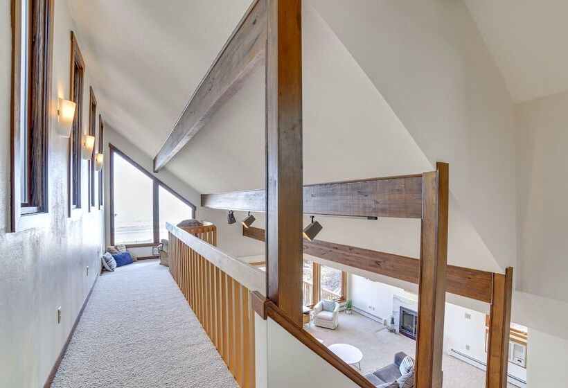 Nfl Draft Home Near Lambeau: Private Beach & Deck!