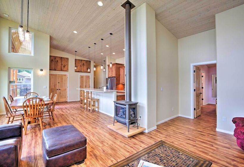 Lake Whatcom House W/ Boat Dock + Mountain View!