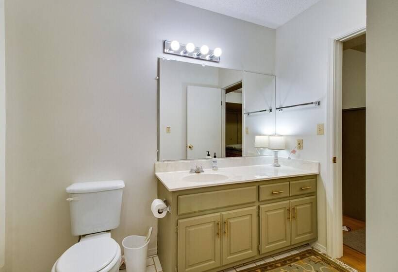 Lakefront Arkansas Abode Deck, Grill & Fire Pit!