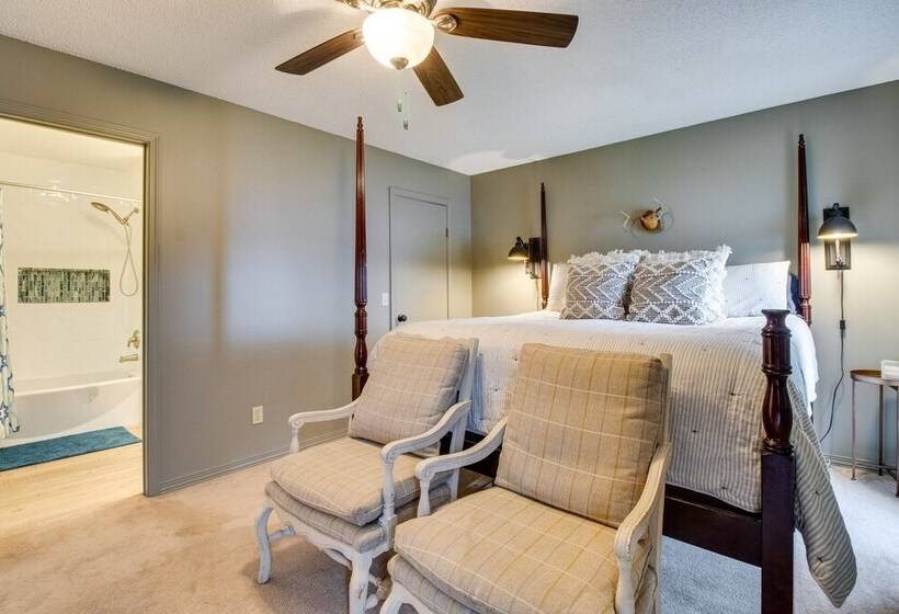 Lakefront Arkansas Abode Deck, Grill & Fire Pit!