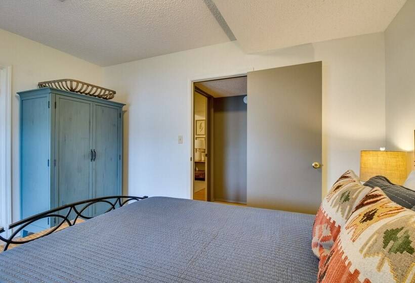 Lakefront Arkansas Abode Deck, Grill & Fire Pit!