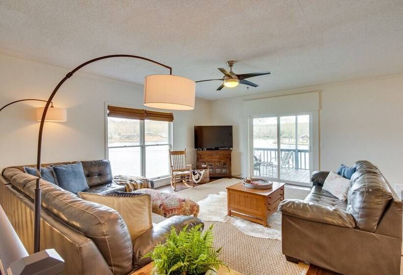 Lakefront Arkansas Abode Deck, Grill & Fire Pit!