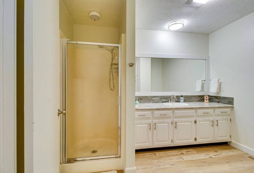 Lakefront Arkansas Abode Deck, Grill & Fire Pit!