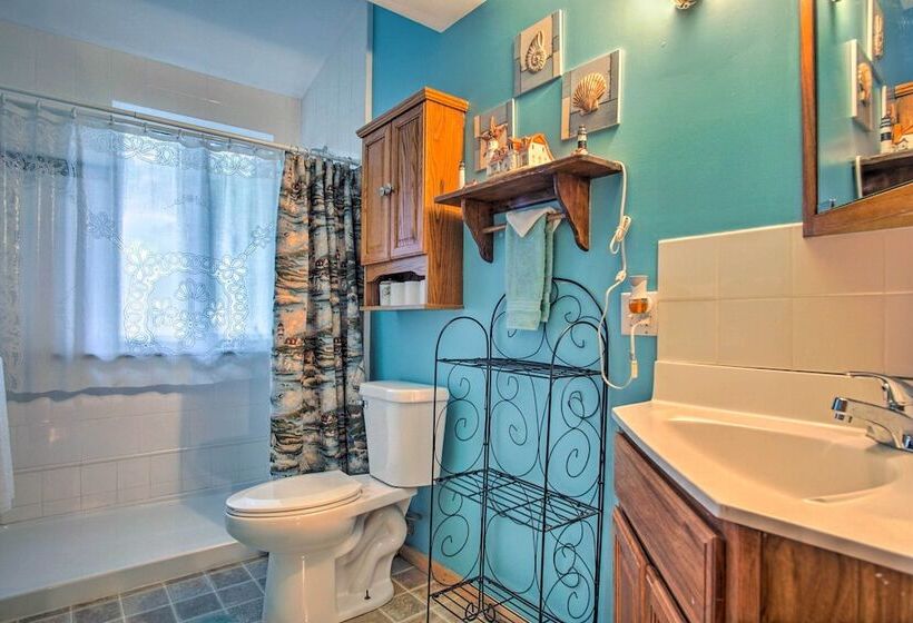 Lakefront Montague Cottage W/ Deck & Beach!