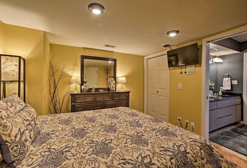 Lakefront Retreat W/ Dock & Beach: 2 Miles To Golf