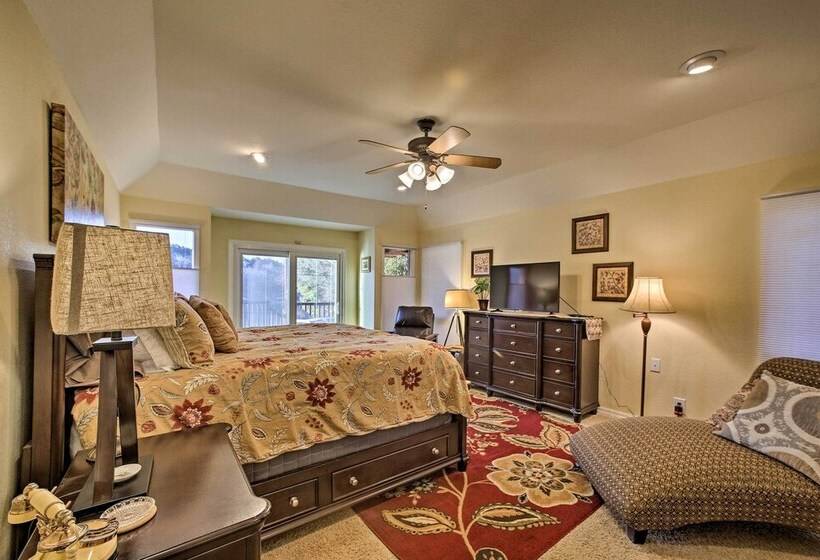 Lakefront Retreat W/ Dock & Beach: 2 Miles To Golf