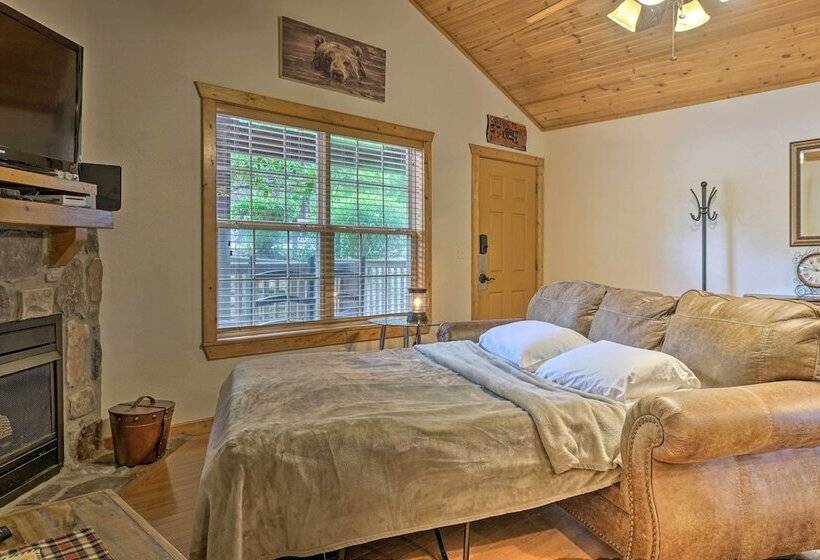Lakeside Branson West Abode W/ Deck & Pool Access