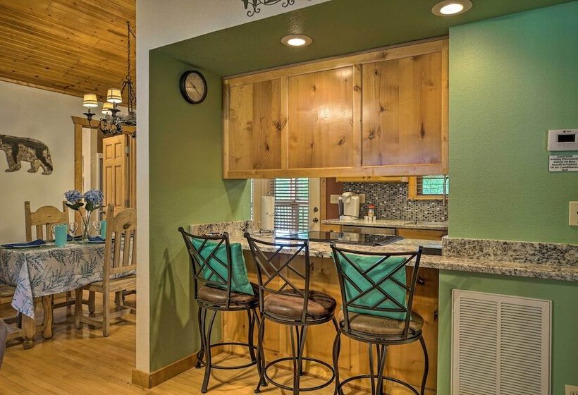 Lakeside Branson West Abode W/ Deck & Pool Access