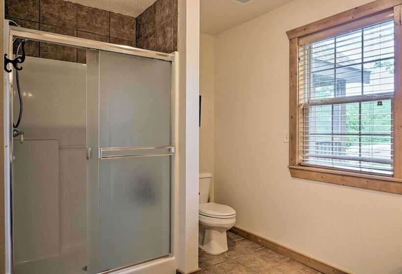 Lakeside Branson West Abode W/ Deck & Pool Access