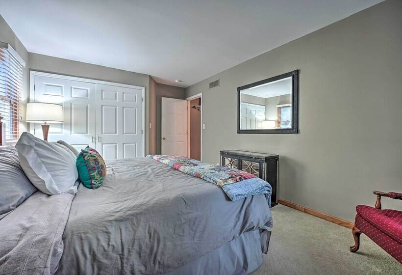 Lakeside Escape Steps To Lake Michigan Beach!