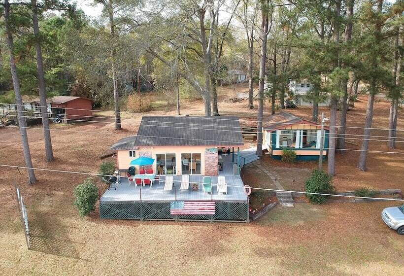 Lakeside Pleasure Island Cabin W/ Deck & Gas Grill