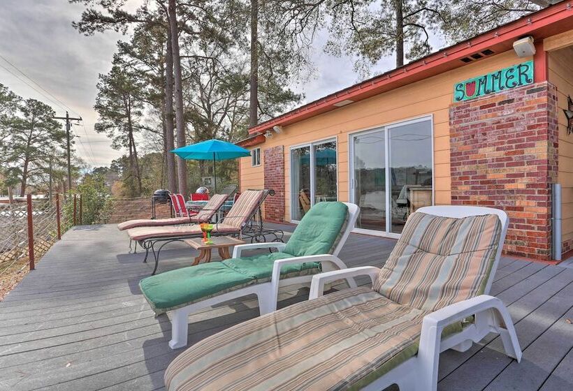 Lakeside Pleasure Island Cabin W/ Deck & Gas Grill