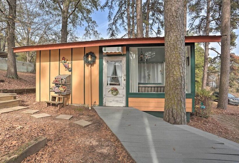 Lakeside Pleasure Island Cabin W/ Deck & Gas Grill