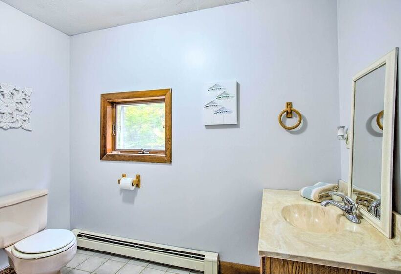 Pet Friendly Gilford Home: 3 Mi To Gunstock & Lake