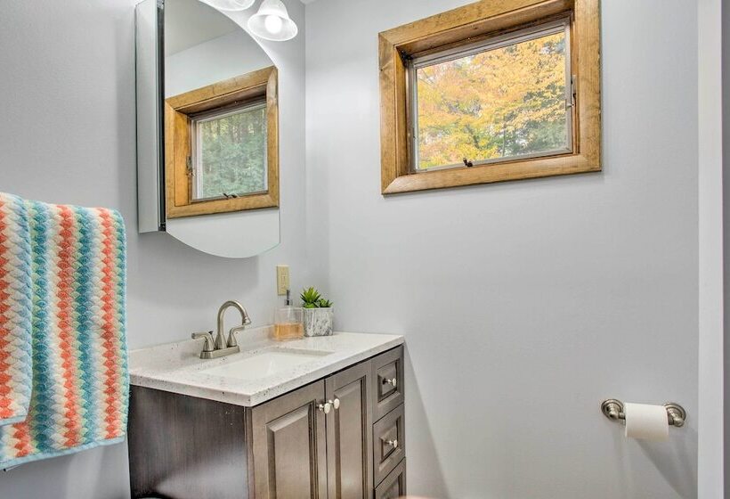 Pet Friendly Gilford Home: 3 Mi To Gunstock & Lake