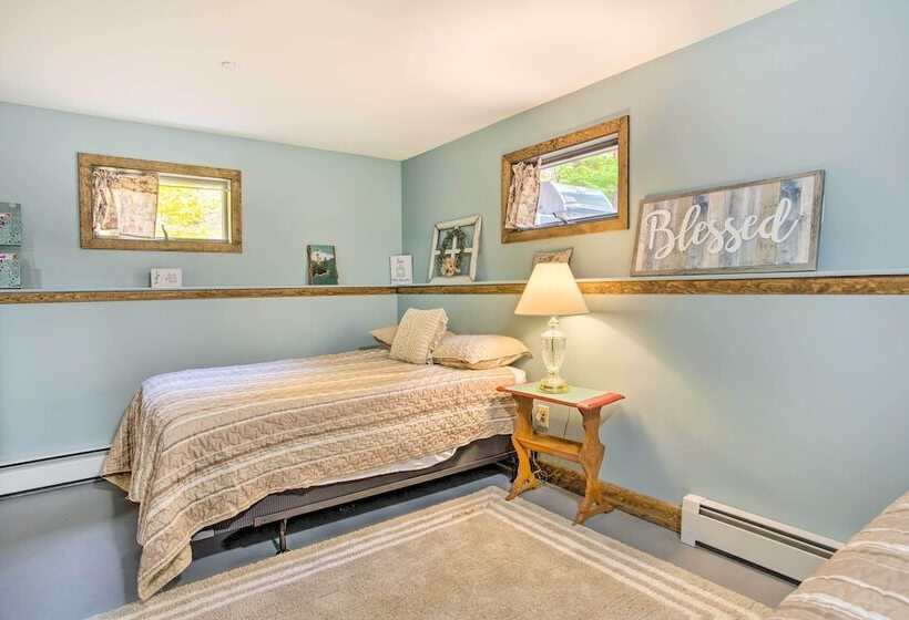 Pet Friendly Gilford Home: 3 Mi To Gunstock & Lake