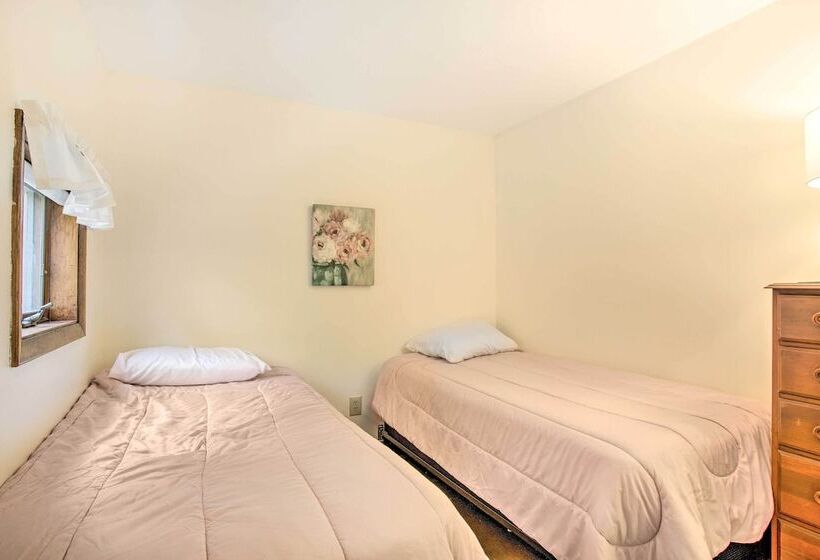 Pet Friendly Gilford Home: 3 Mi To Gunstock & Lake