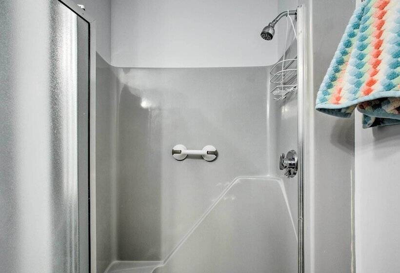 Pet Friendly Gilford Home: 3 Mi To Gunstock & Lake