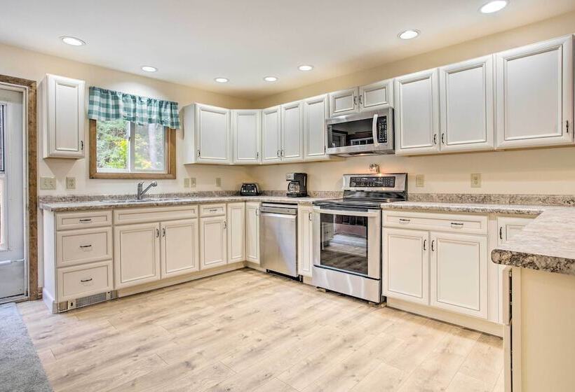 Pet Friendly Gilford Home: 3 Mi To Gunstock & Lake