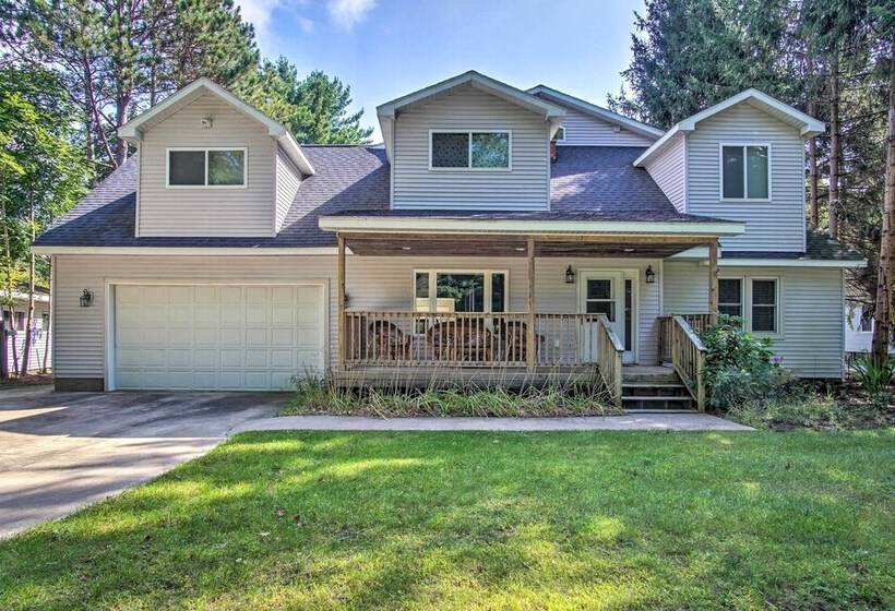 Large Home W/ Hot Tub < 1 Mi To Lake Michigan!