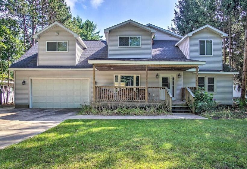 Large Home W/ Hot Tub < 1 Mi To Lake Michigan!