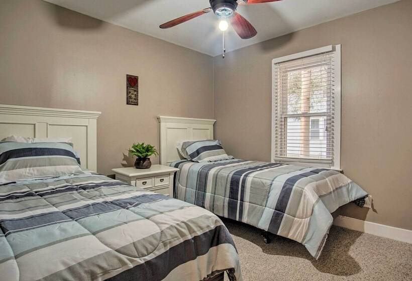 Large Home W/ Hot Tub < 1 Mi To Lake Michigan!