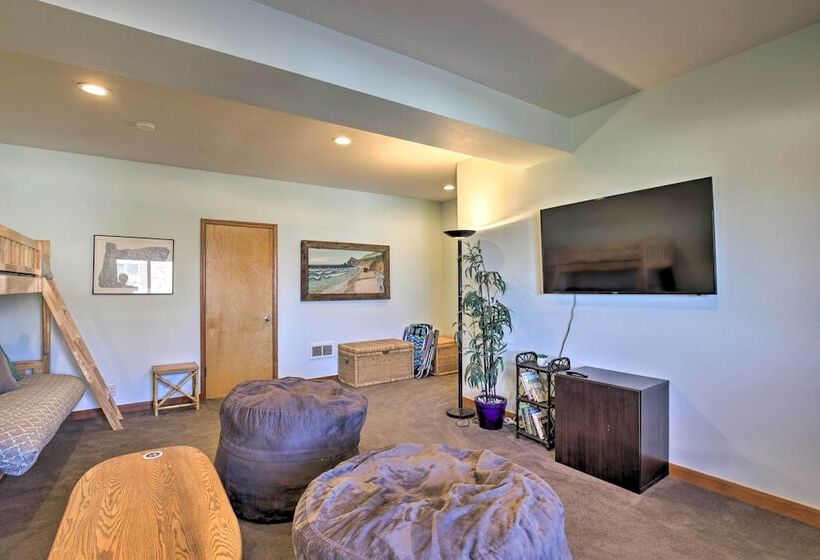 Oregon Coast Escape: Steps To Beach