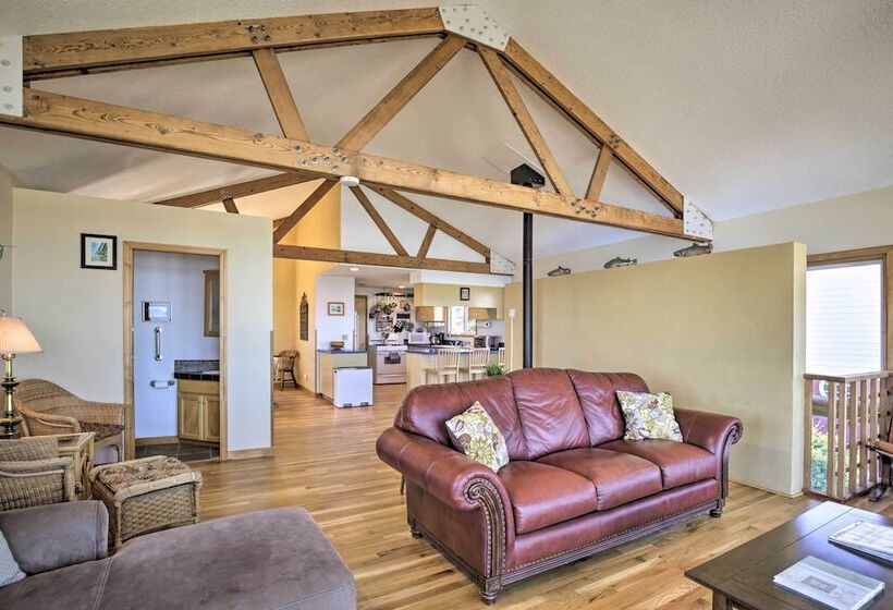 Oregon Coast Escape: Steps To Beach