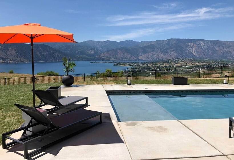 Lavish Lake Chelan Escape: Pool & Panoramic Views