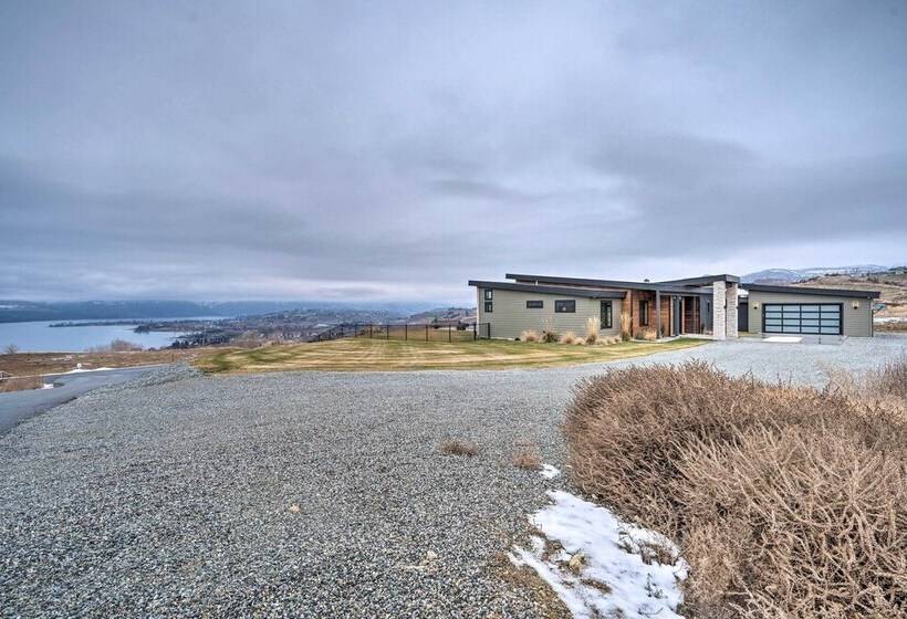 Lavish Lake Chelan Escape: Pool & Panoramic Views