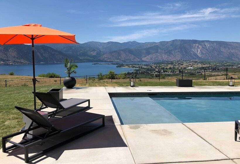 Lavish Lake Chelan Escape: Pool & Panoramic Views