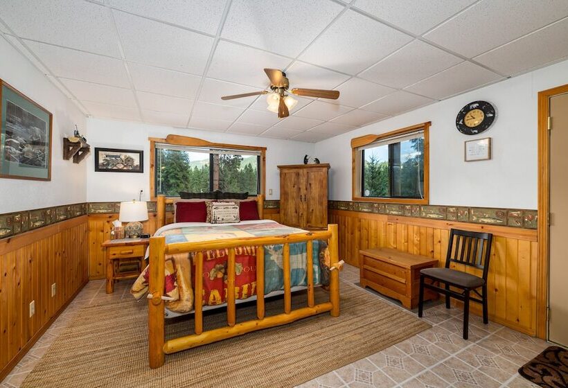 Log Cabin W/ Private Hot Tub On Wenatchee River!