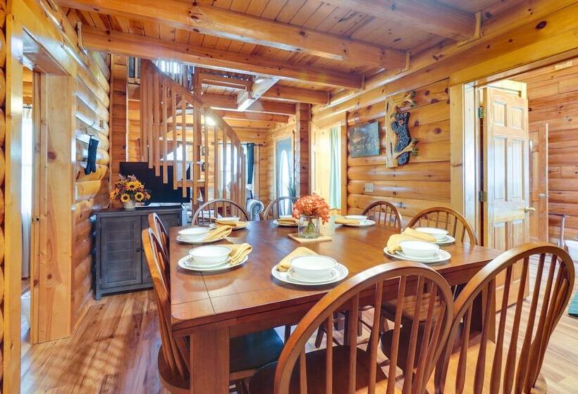 Lovely Gatlinburg Cabin W/ Private Hot Tub!