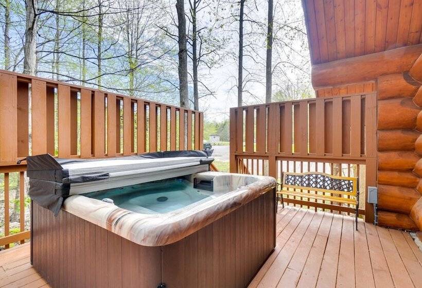 Lovely Gatlinburg Cabin W/ Private Hot Tub!