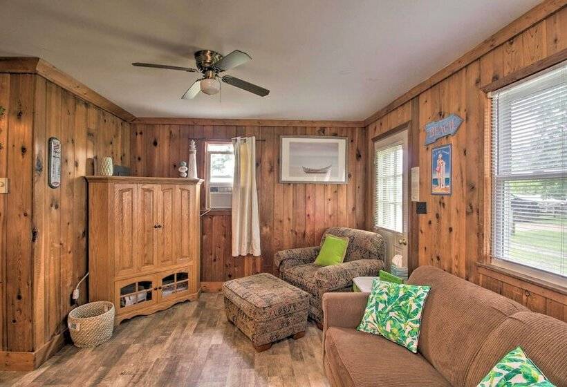 Lovely Lakefront Hideaway   Bring Your Boat!