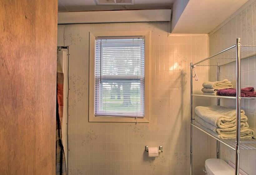 Lovely Lakefront Hideaway   Bring Your Boat!